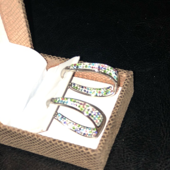 Earrings - Picture 4 of 8